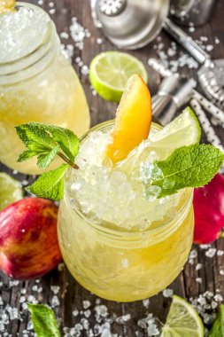 Yaz buzlu şeftali çayı