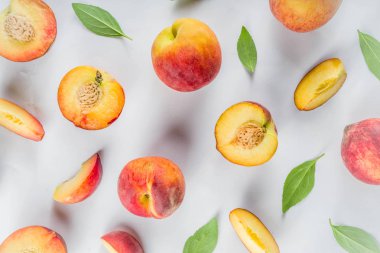 Taze organik şeftali, basit desen