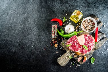 Baharatlar ile ham makarnaları Sığır biftek