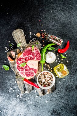 Baharatlar ile ham makarnaları Sığır biftek