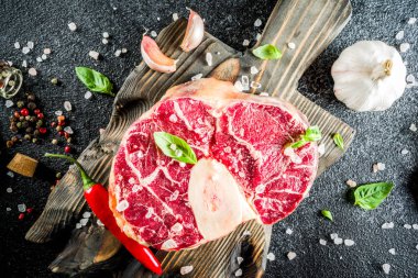 Baharatlar ile ham makarnaları Sığır biftek