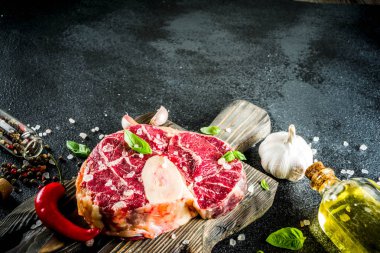 Baharatlar ile ham makarnaları Sığır biftek