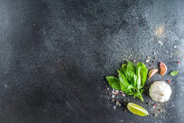 Cocina de piedra de hormigón de fondo con especias — Foto de Stock