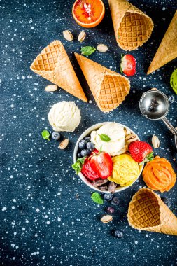 Renkli meyve ve meyve dondurma