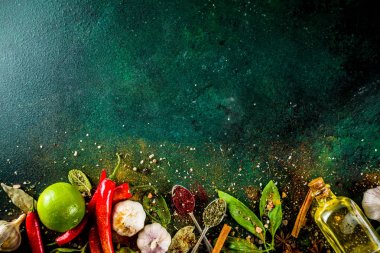 Çeşitli otlar ve baharatlar.