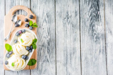 çilek vanilyalı dondurma