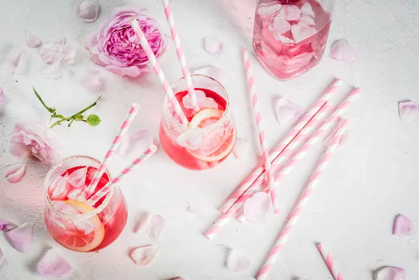 Licht roze cocktail, rose wijn — Stockfoto