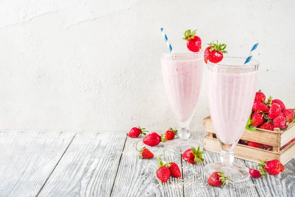 Batido de fresa o batido — Foto de Stock