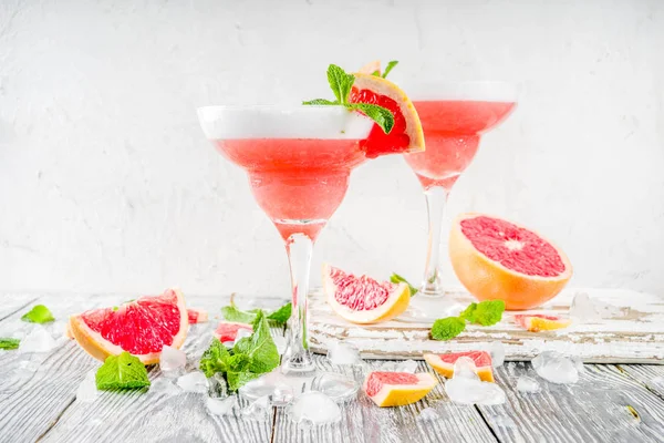 Kalter Citrus Martini Cocktail. Aperol Spritz — Stockfoto