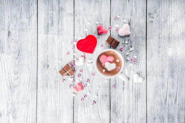 Dia dos Namorados chocolate quente com corações de marshmallow — Fotografia de Stock