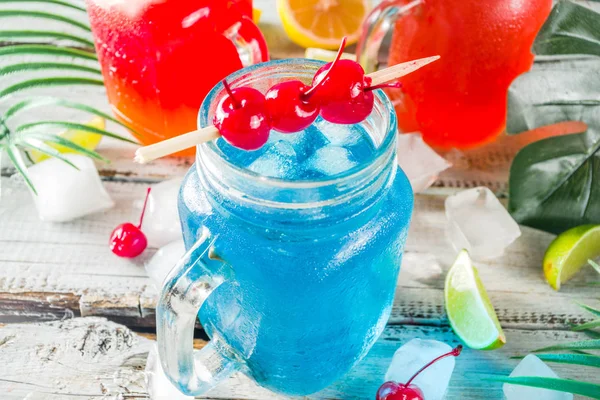 Summer tropical cocktails — Stock Photo, Image