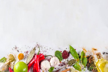 Çeşitli otlar ve baharatlar.