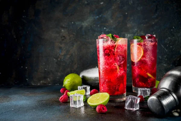 Raspberry and lime lemonade — Stock Photo, Image