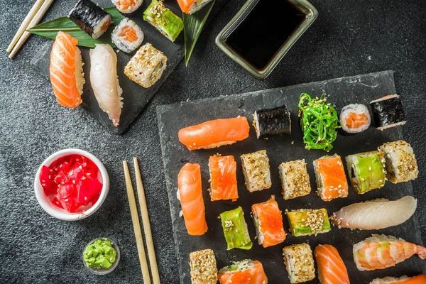 Verschillende sushi gemengde set — Stockfoto