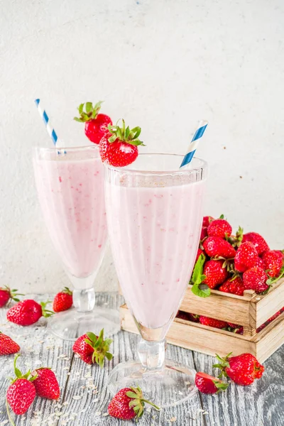 Batido de fresa o batido —  Fotos de Stock