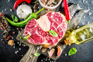 Baharatlar ile ham makarnaları Sığır biftek