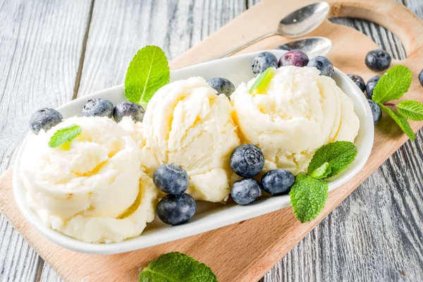 Vanilla ice cream with berries