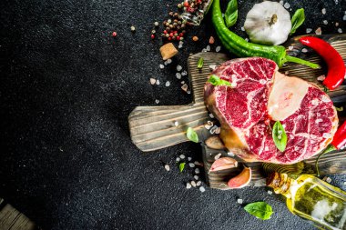 Baharatlar ile ham makarnaları Sığır biftek