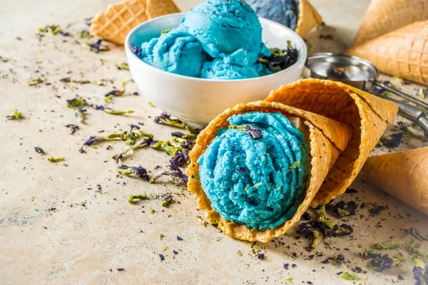 Butterfly Pea Flower ice cream — Stock Photo, Image