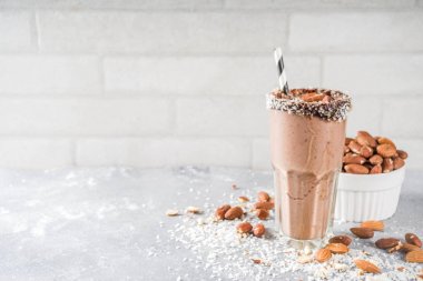 Vegan badem & hindistan cevizi çikolata smoothie