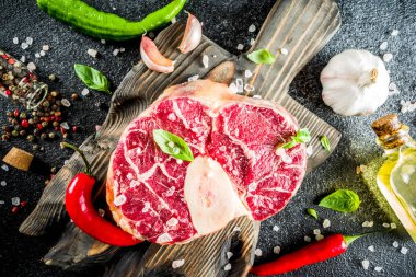 Baharatlar ile ham makarnaları Sığır biftek