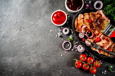 Çiğ dana kaburga pişirme için hazır 