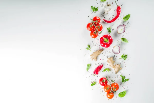 Fondo de cocina con verduras y hierbas frescas — Foto de Stock