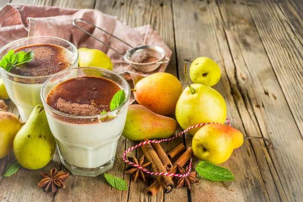 Batido de pera con chocolate y especias —  Fotos de Stock