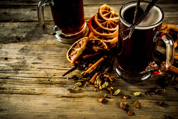 Cerveja quente com especiarias — Fotografia de Stock