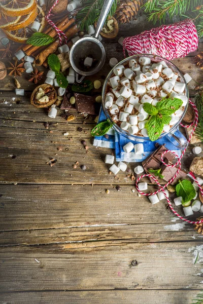 Chocolate caliente sobre fondo de Navidad — Foto de Stock