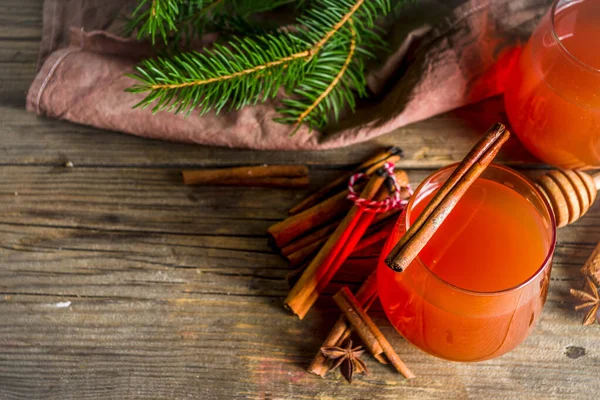 冬季和圣诞节瓦萨热鸡尾酒 — 图库照片
