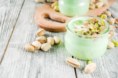 Vegan fıstıklı yoğurt