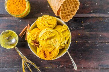 Altın tarçın zerdeçallı dondurma