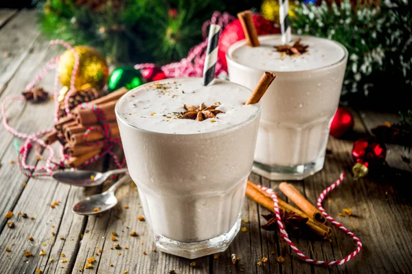 Рождественский молочный коктейль — стоковое фото