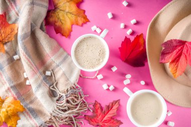 Sonbahar Flatlay kapuçino veya sıcak çikolata