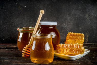 Pettekli kavanozlarda organik çiftlik balı