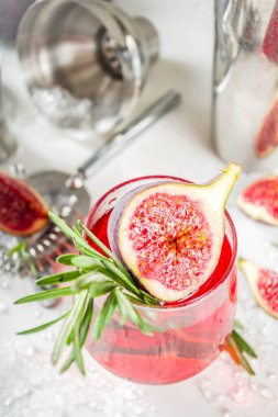 İncirli sonbahar alkol kokteyli.