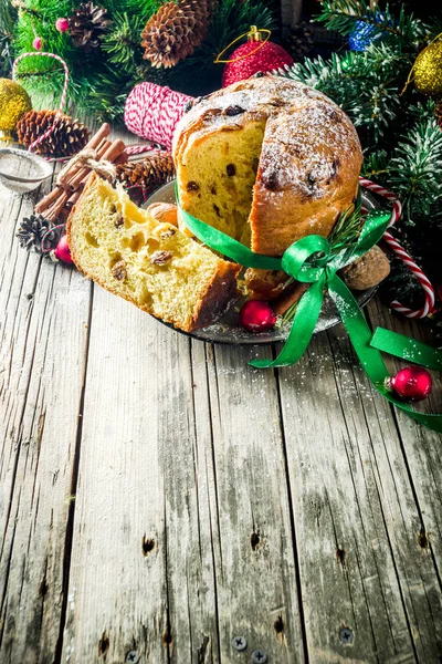 Geleneksel Noel panettone — Stok fotoğraf