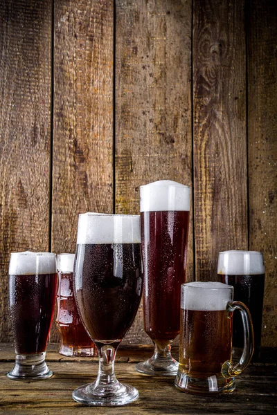 Verschiedene Sorten Craft Beer Auf Hölzernem Barboden Set Aus Verschiedenen — Stockfoto