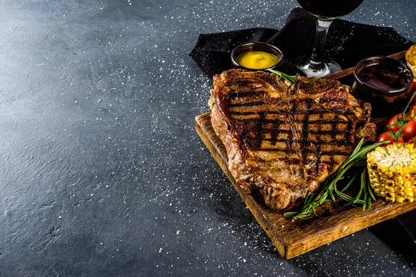 Cozinhar Fundo Carne Carne Fresca Grelhada Sobre Fundo Mesa Cinza — Fotografia de Stock