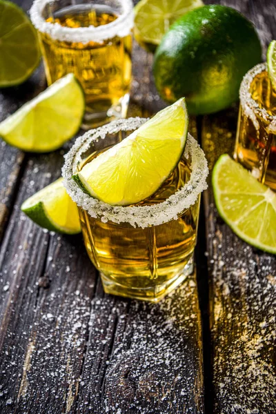 Golden Tequila Shots Three Tequila Shot Glasses Salt Lime Slices — Stock Photo, Image