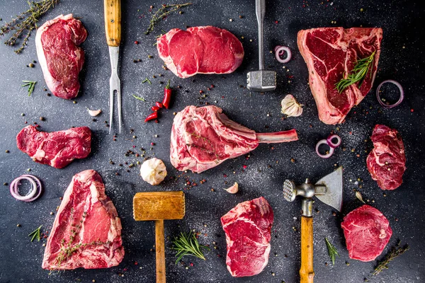 Conjunto Várias Carnes Açougue Diferentes Bifes Carne Com Cozinha Utensílios — Fotografia de Stock