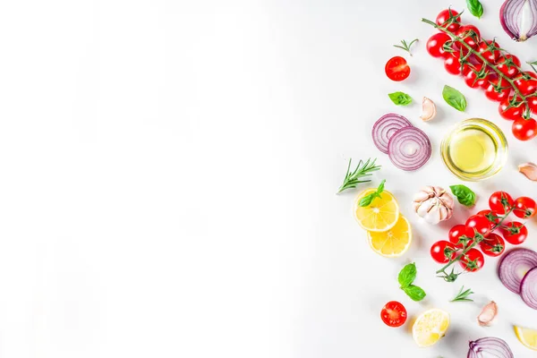 Cozinhar Fundo Com Especiarias Legumes Ervas Manjericão Fresco Alecrim Tomate — Fotografia de Stock