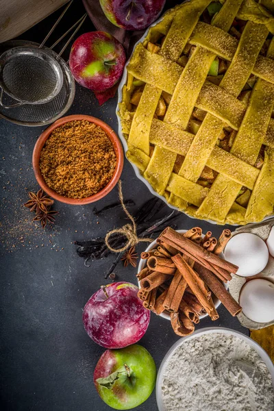 Herbst Apfelkuchen Kochen Hintergrund Backhintergrund Mit Rohen Traditionellen Apfelkuchen Backzutaten — Stockfoto
