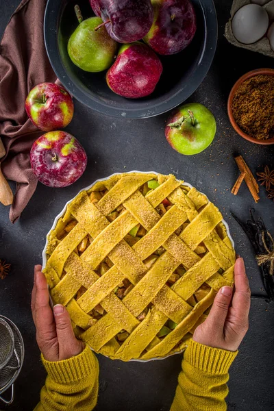 Herbst Apfelkuchen Kochen Hintergrund Backhintergrund Mit Rohen Traditionellen Apfelkuchen Backzutaten — Stockfoto