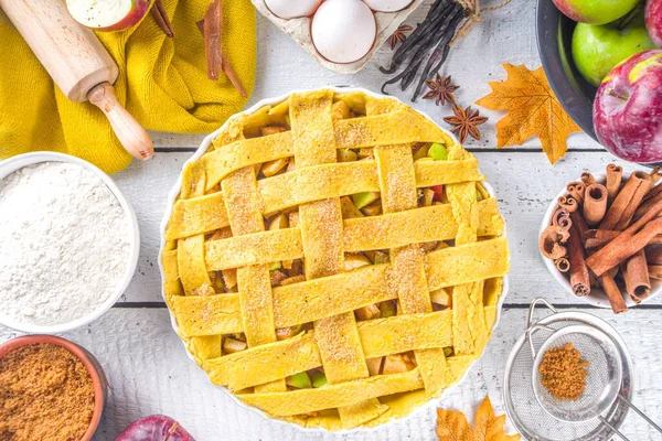 Herbst Apfelkuchen Kochen Hintergrund Backhintergrund Mit Rohen Traditionellen Apfelkuchen Backzutaten — Stockfoto