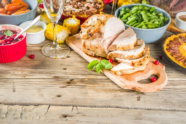 Thanksgiving Family Dinner Set Konzept Traditionelles Erntedankfest Mit Truthahn Grünen — Stockfoto