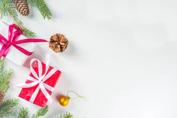 Natal Cartão Saudação Fundo Com Árvore Abeto Decoração Mesa Branca — Fotografia de Stock