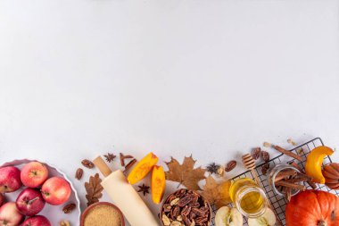 Sonbahar pişirme, çeşitli malzemelerle mevsimlik tatlı pişirme - bal, kabak kabağı kabağı, kahverengi şeker, tarçın, baharat, kırmızı elma, ceviz, fındık. Sonbahar, Şükran Günü pastanesi geçmişi