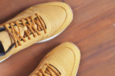 Kiev, Ukrayna - 30 Mayıs 2018: Reebok ışık turuncu erkek spor ayakkabı